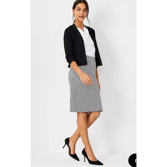 NWT Ann Taylor Black White Geometric Print Pencil Skirt Career Womens 8 (1566) - Picture 3 of 10
